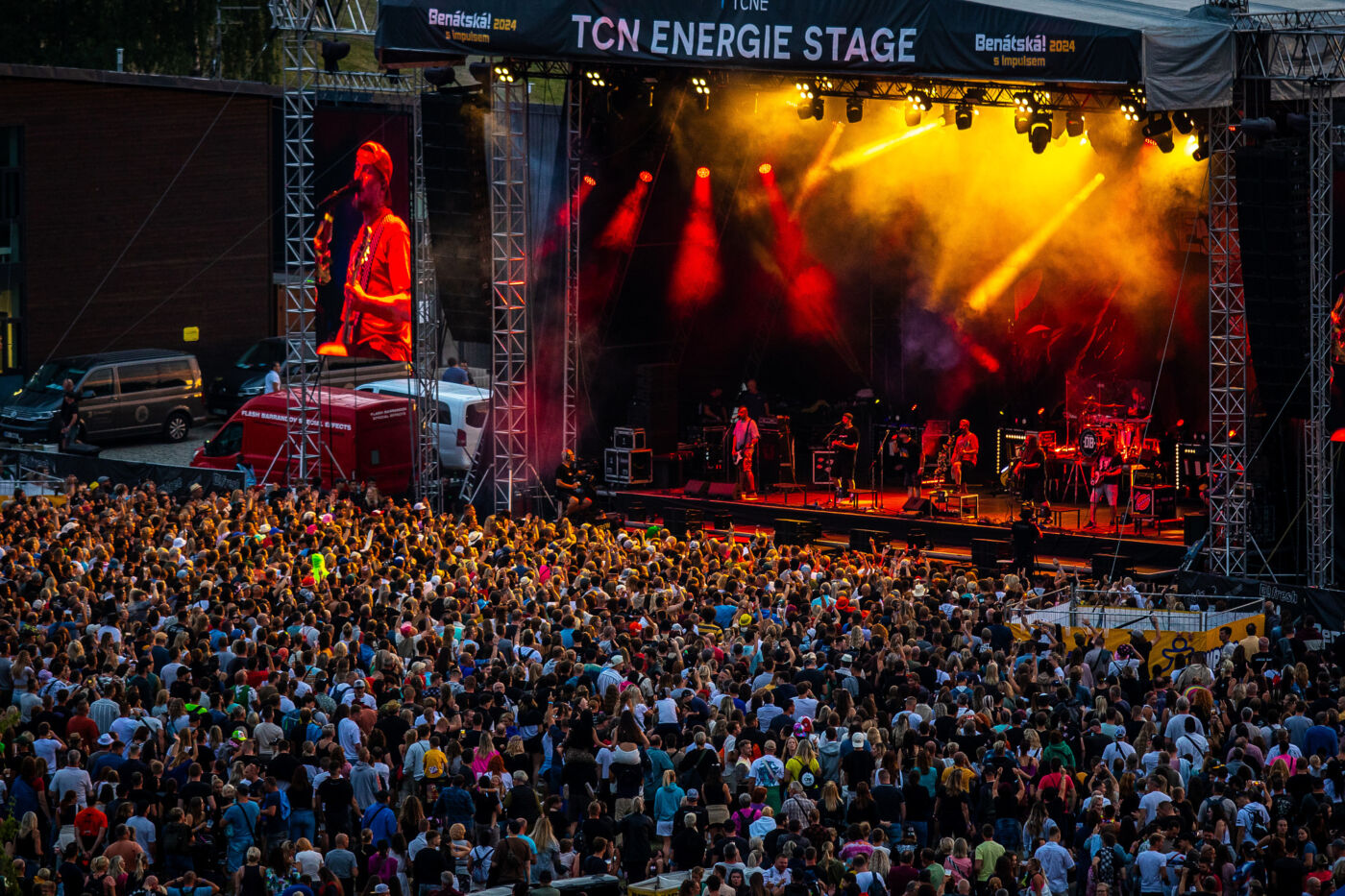 Benátská! — hlavní stage s davem