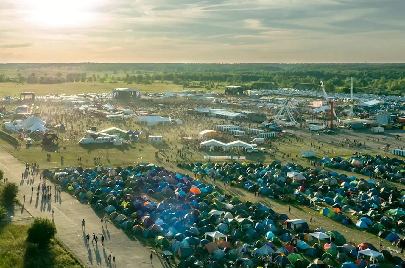 Festival Votvírák — letecký pohled na areál